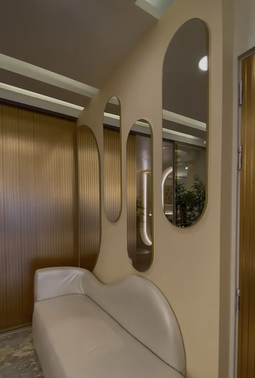 Bespoke decorative mirror detail